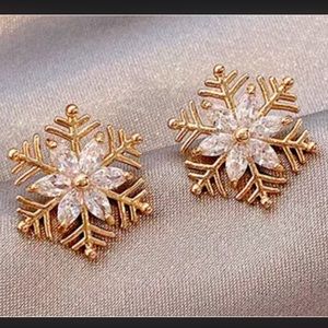 Women Girls Stud Earrings Christmas Snowflake Gold Tone Crystal Stainless NWOT